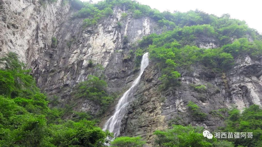 “十四冬”高山滑雪激战“雪飞燕”